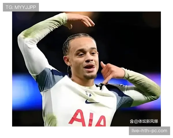 哈维·西蒙斯技术细腻如何支撑其本赛季稳健表现？