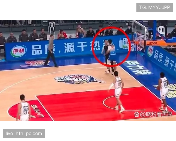 想知道篮球比赛中如何正确执行持球启动规则吗？新手必看！